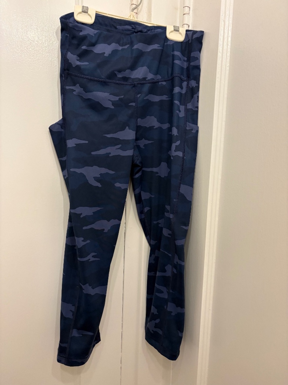 Athleta navy camo leggings medium